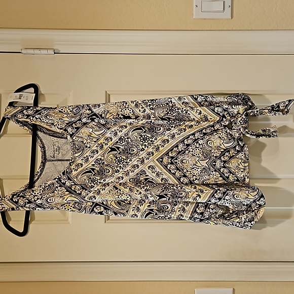 Lane Bryant NWT Navy and Yellow tank/workout top Size 18/20 - Picture 2 of 8